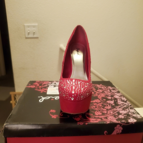 Pink heels - Picture 2 of 2